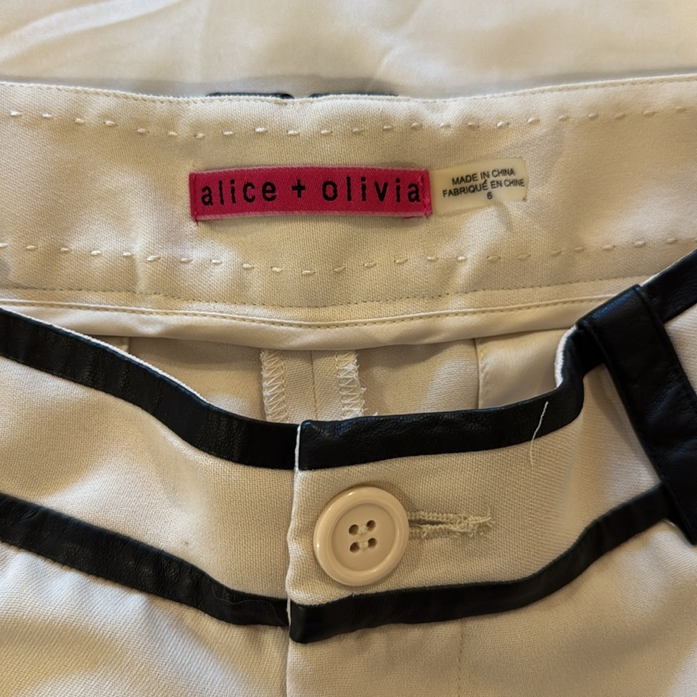 Alice + Olivia Cady Shorts 6 - Picture 3 of 8
